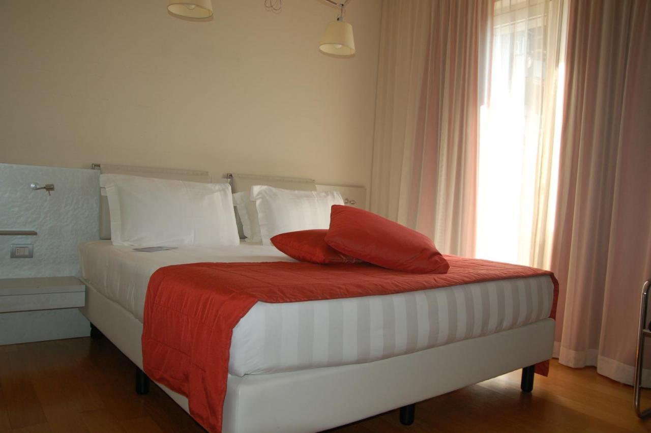Hotel Mercure Milano Solari Esterno foto