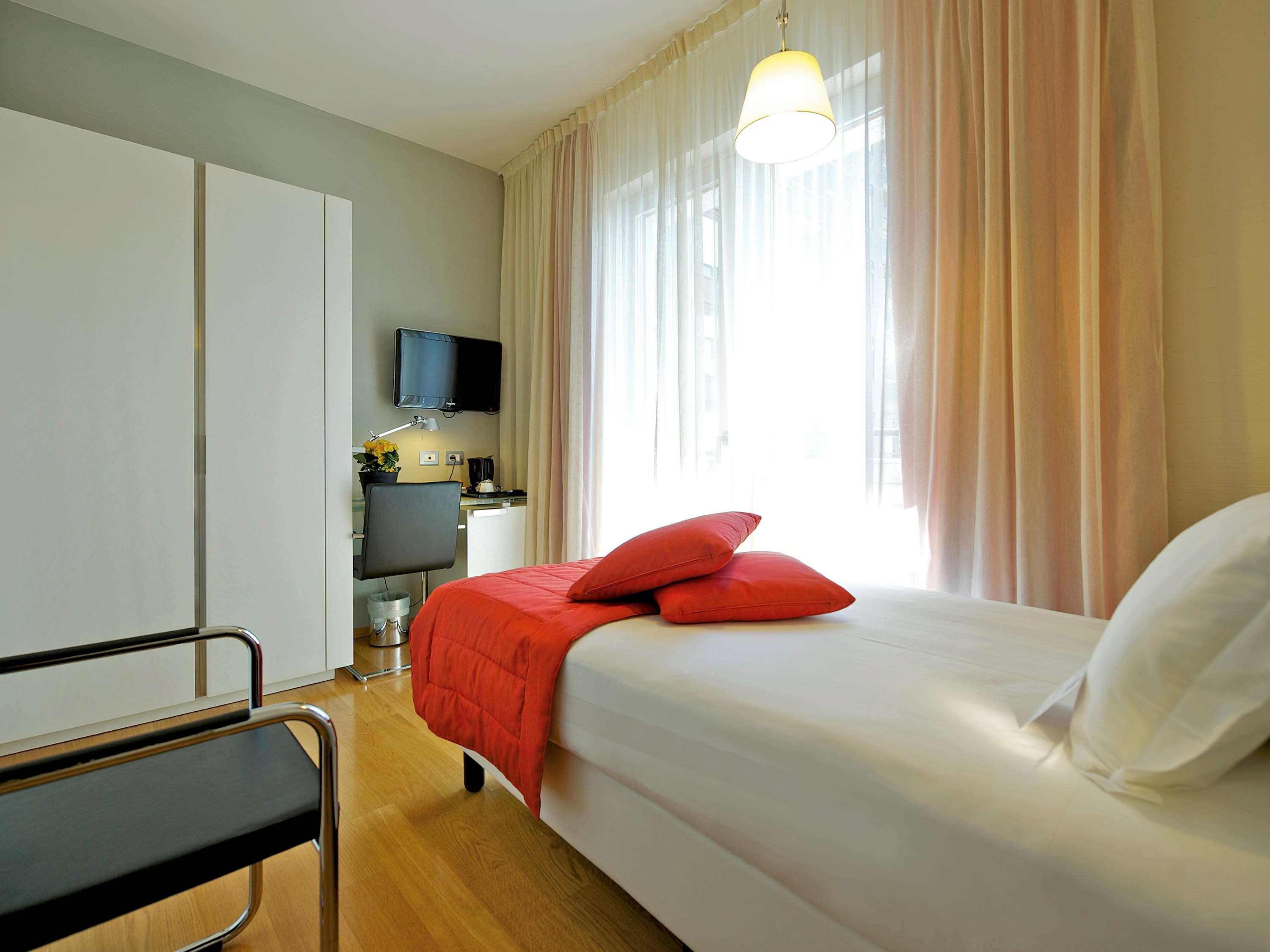 Hotel Mercure Milano Solari Esterno foto