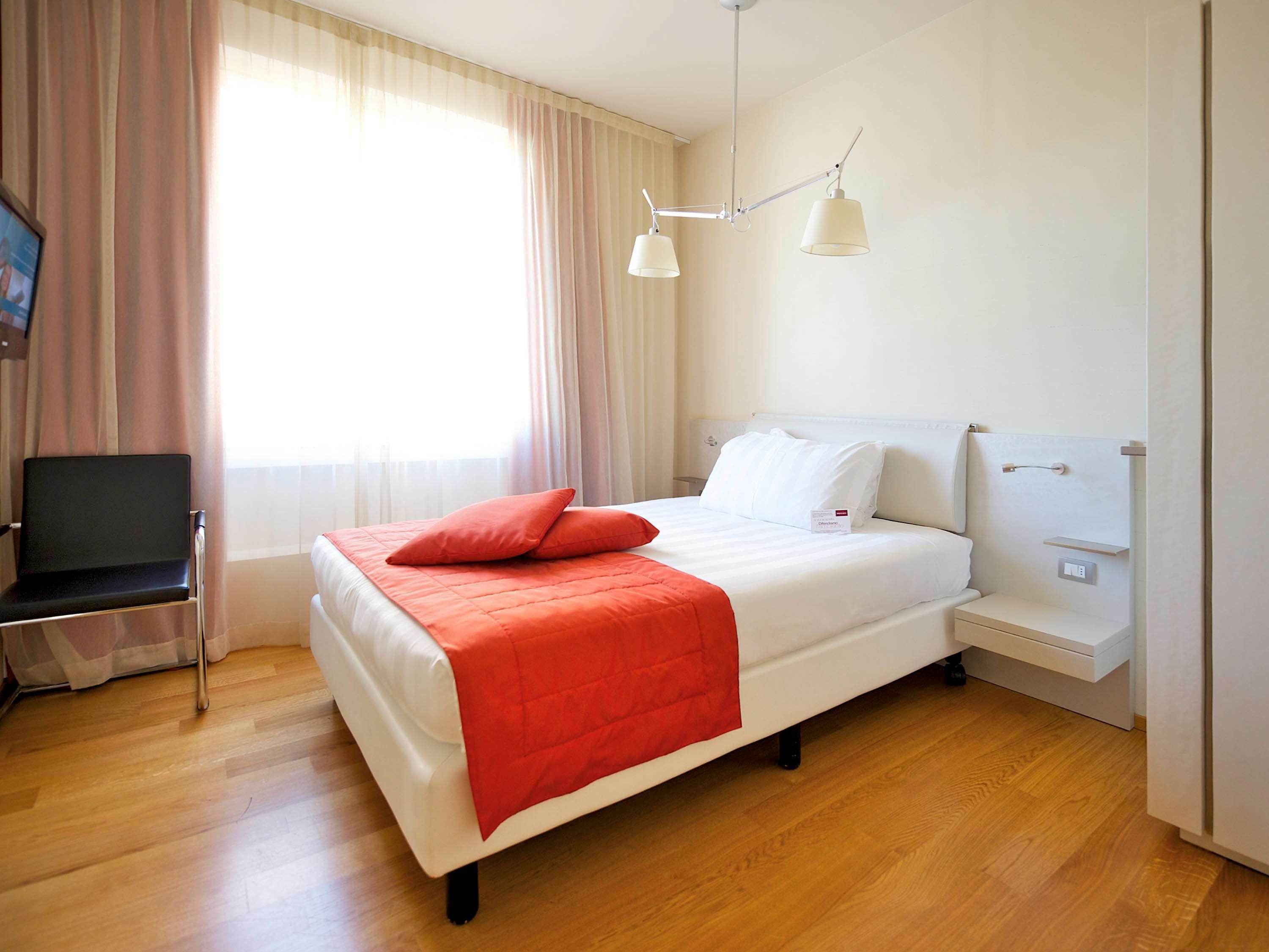 Hotel Mercure Milano Solari Esterno foto