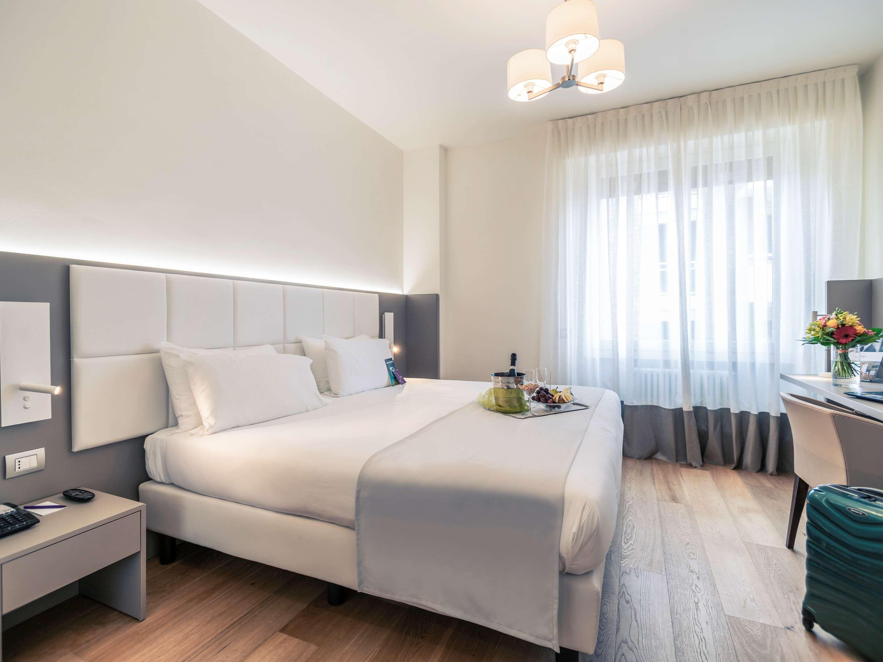 Hotel Mercure Milano Solari Esterno foto