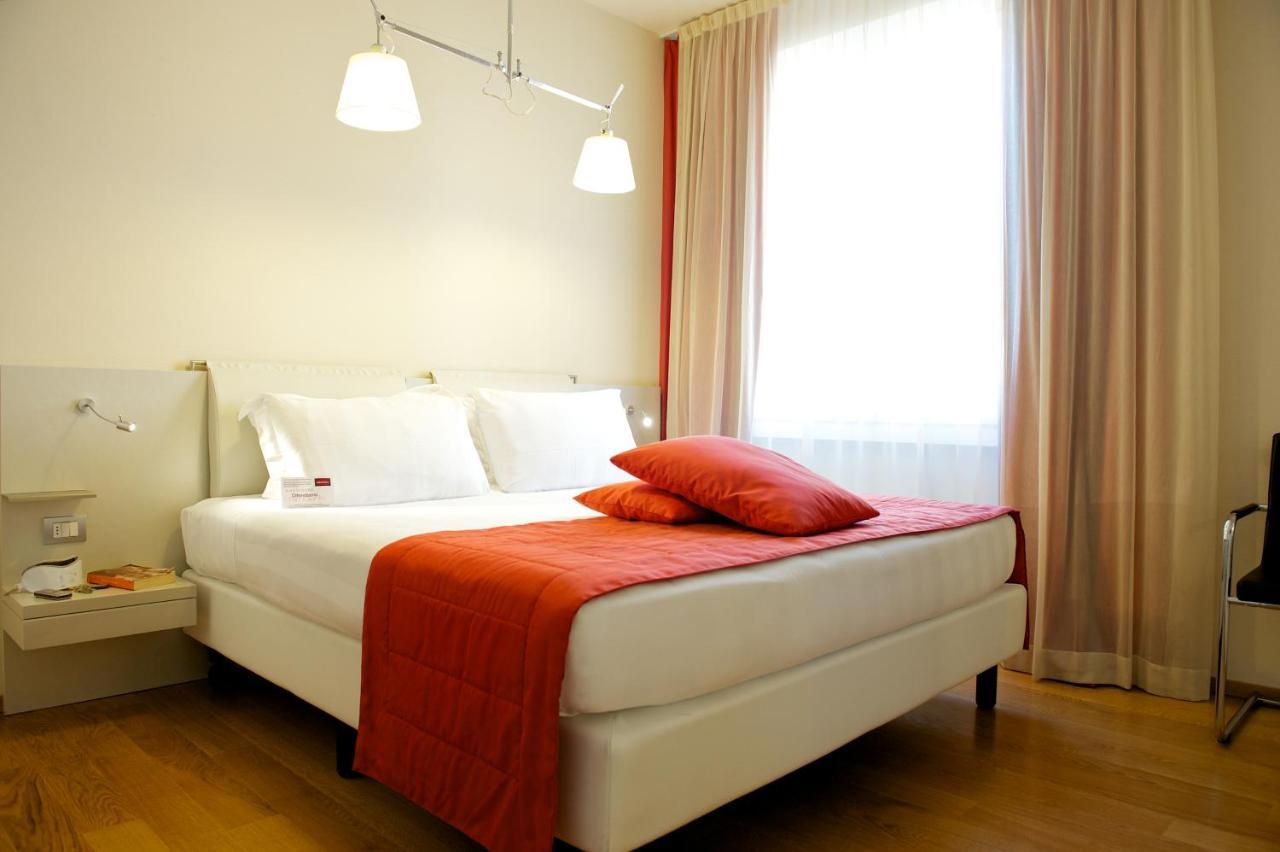 Hotel Mercure Milano Solari Esterno foto
