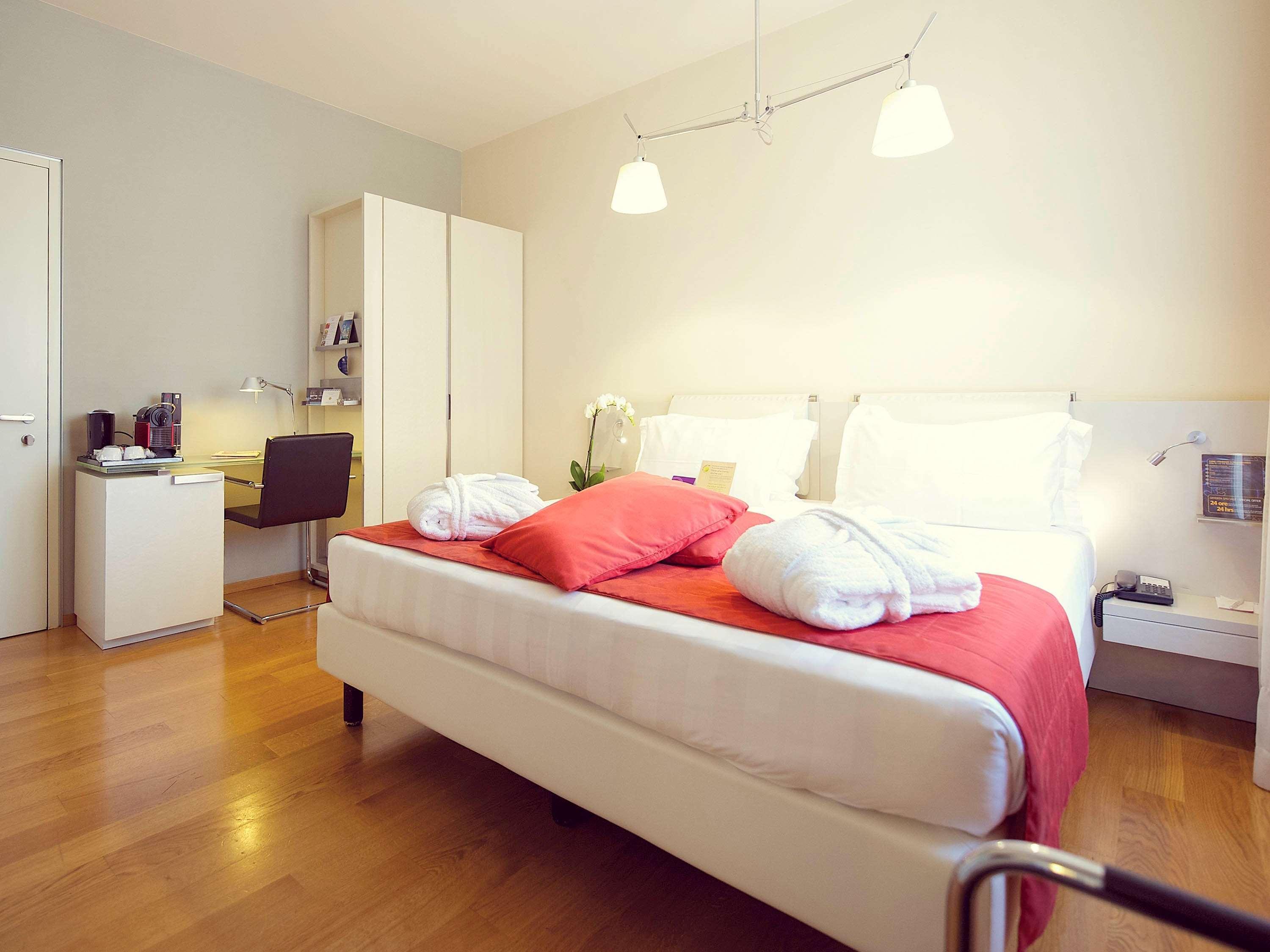 Hotel Mercure Milano Solari Esterno foto