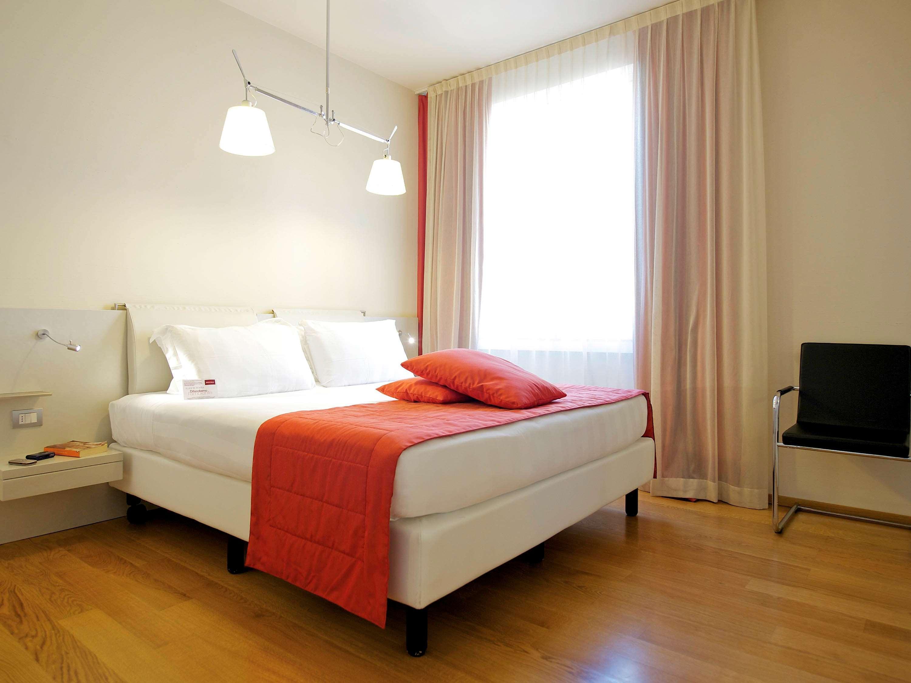 Hotel Mercure Milano Solari Esterno foto
