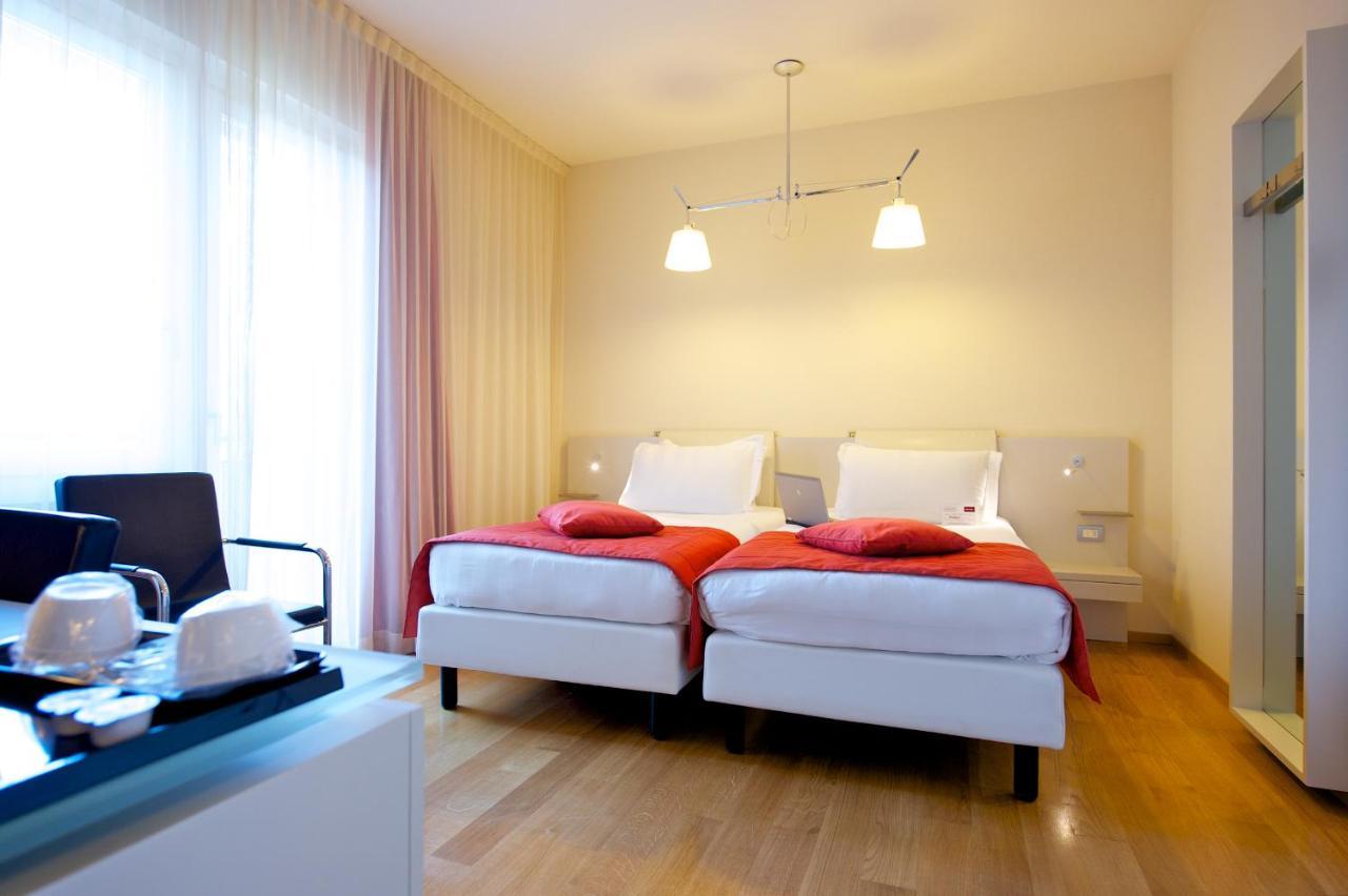 Hotel Mercure Milano Solari Esterno foto