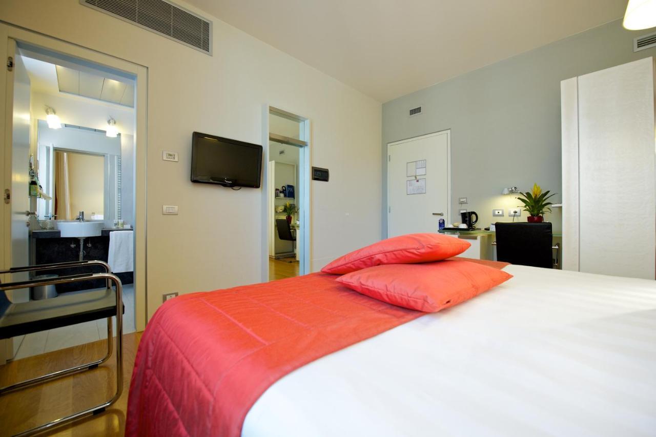 Hotel Mercure Milano Solari Esterno foto