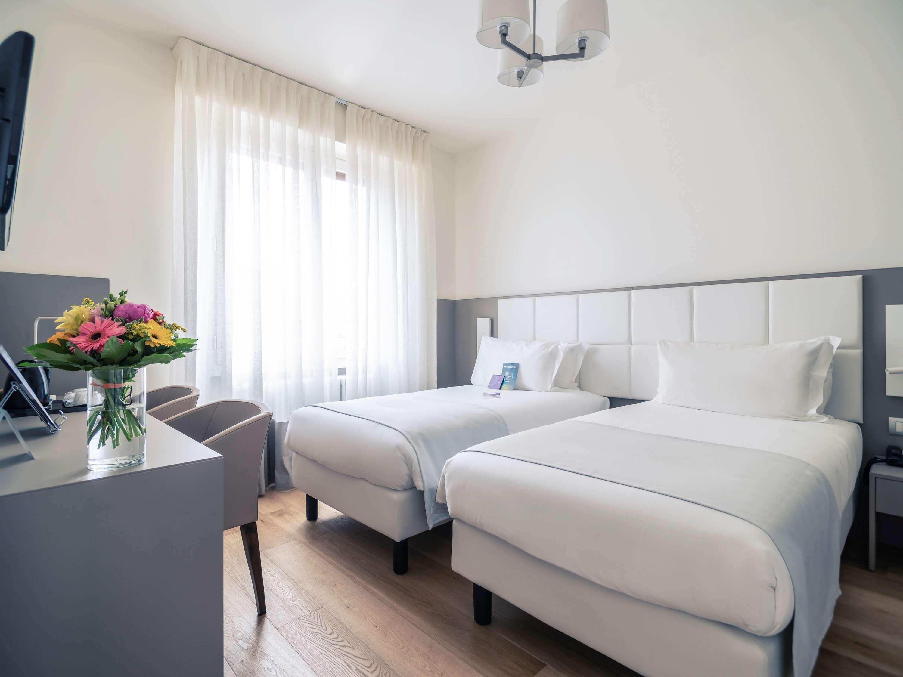 Hotel Mercure Milano Solari Esterno foto