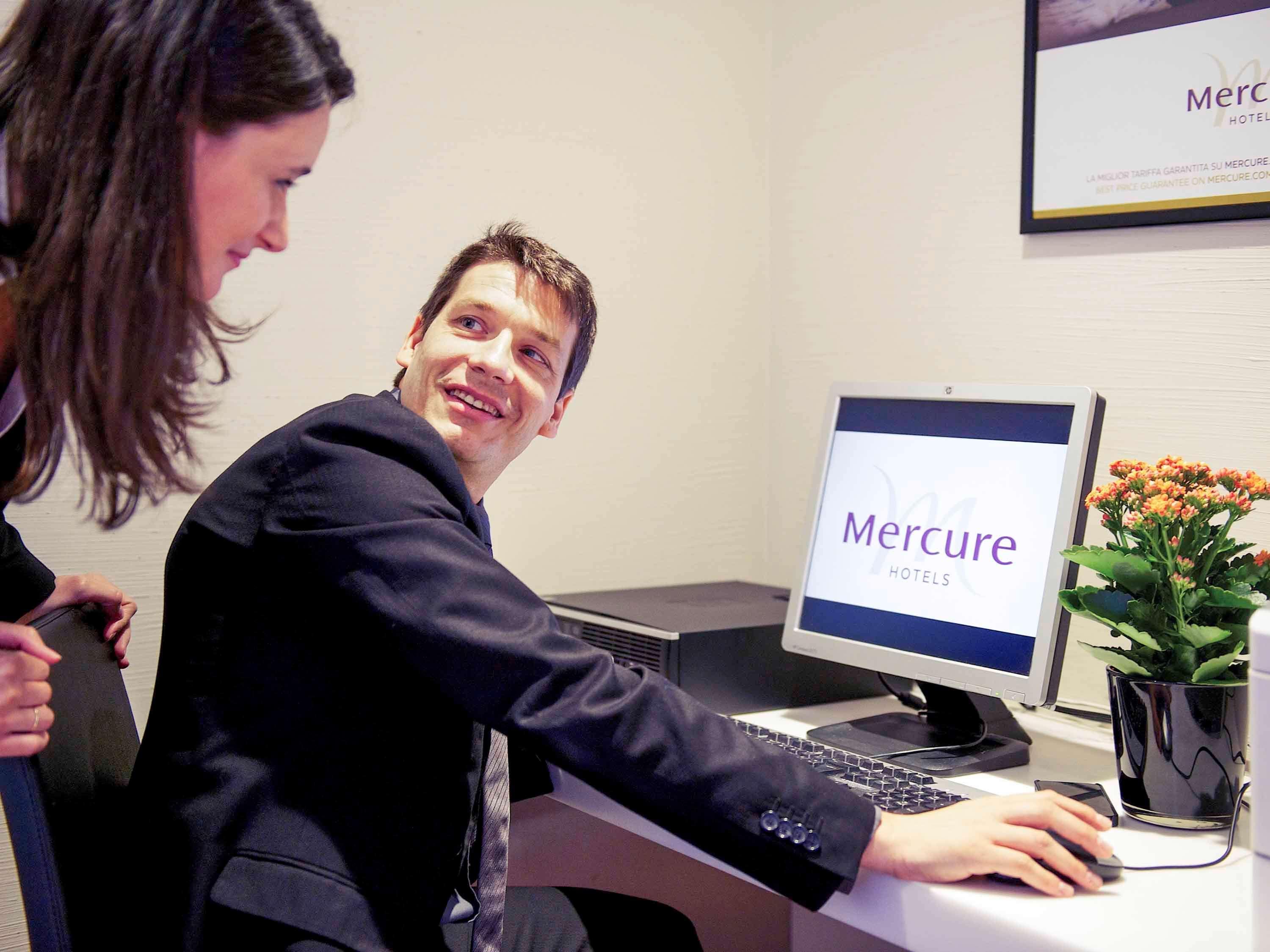 Hotel Mercure Milano Solari Esterno foto