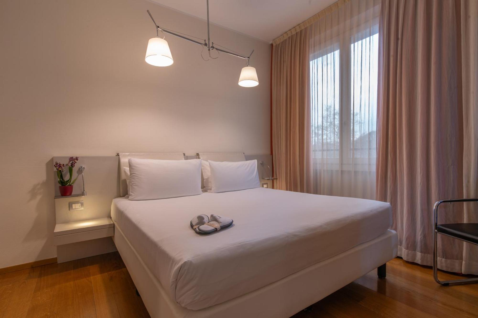 Hotel Mercure Milano Solari Esterno foto