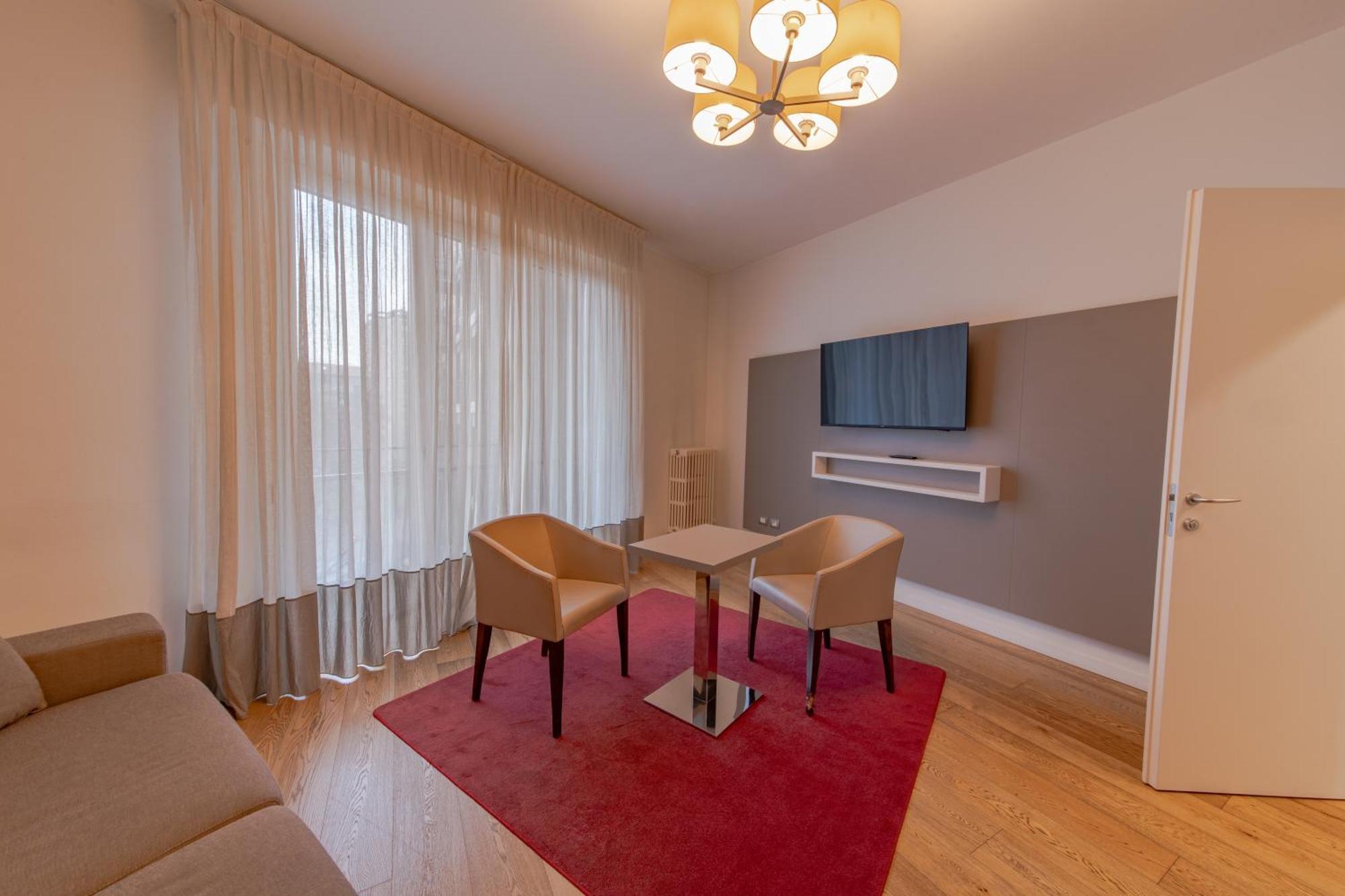 Hotel Mercure Milano Solari Esterno foto