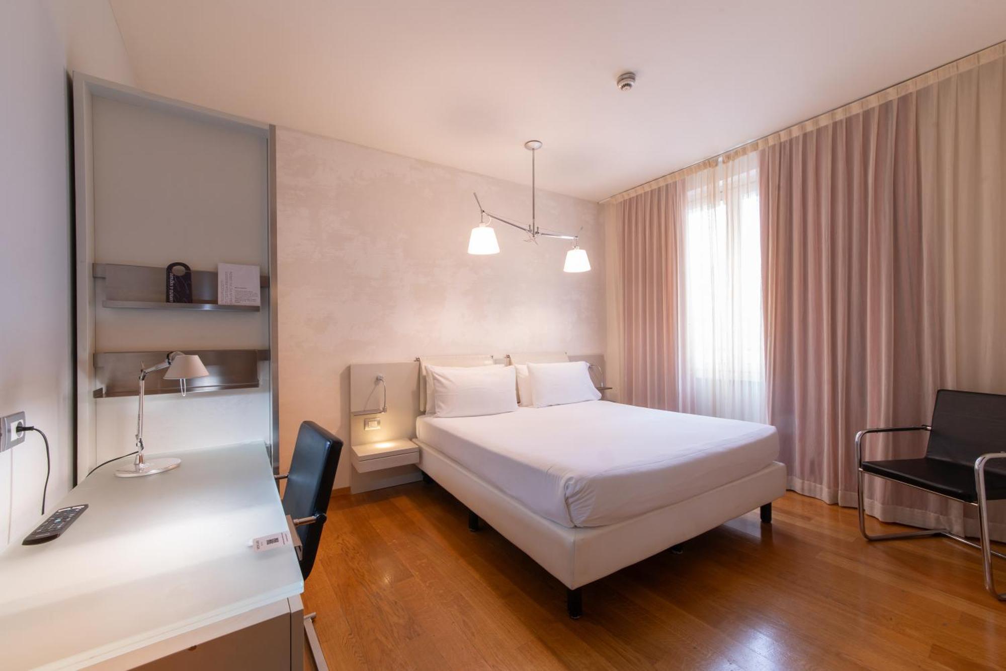 Hotel Mercure Milano Solari Esterno foto