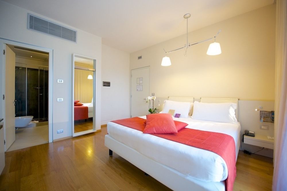 Hotel Mercure Milano Solari Esterno foto