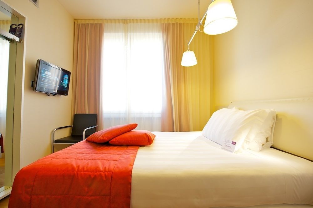 Hotel Mercure Milano Solari Esterno foto