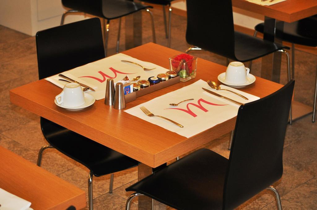Hotel Mercure Milano Solari Esterno foto